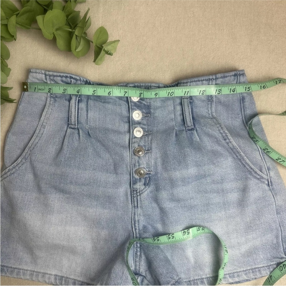 American Eagle Mom Short Paper Bag Light Wash Denim Jean Button Women’s Size 6 - Picture 10 of 12